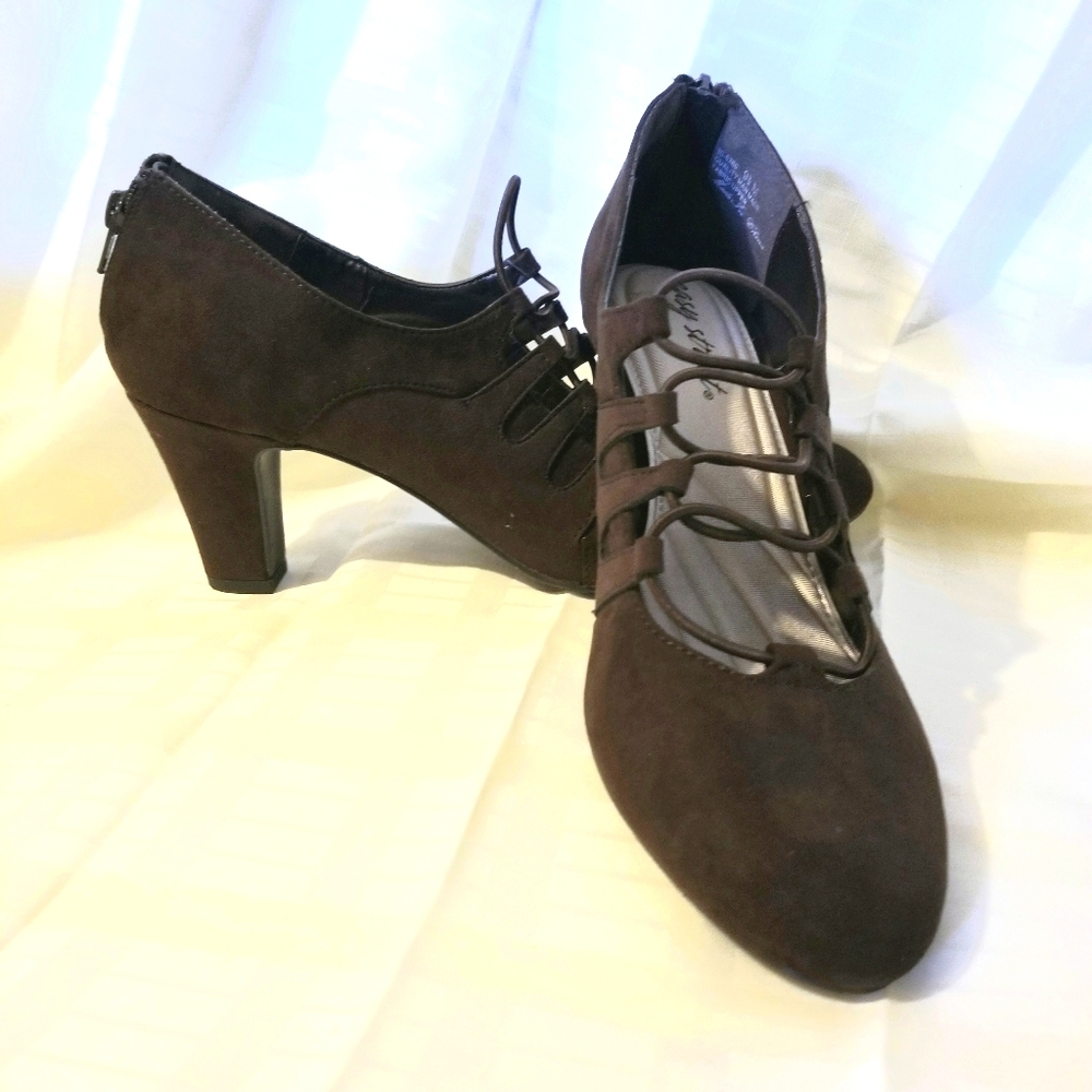 EASY STREET brown heel